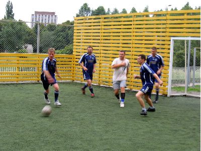 футбол, грають лікарі-анестезіологи відділення АІТ 