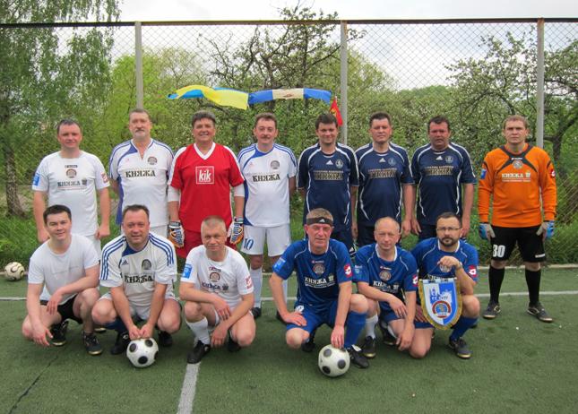 командний дух лікарів РОКЛ формує футбольна команда, спільний активний відпочинок